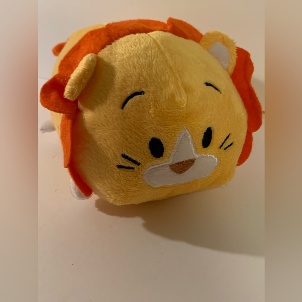 A bun bun lion stacking stuffed lion